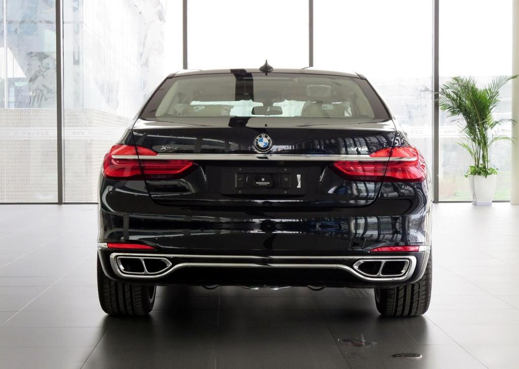 2017款 M760Li xDrive 卓越奢华版