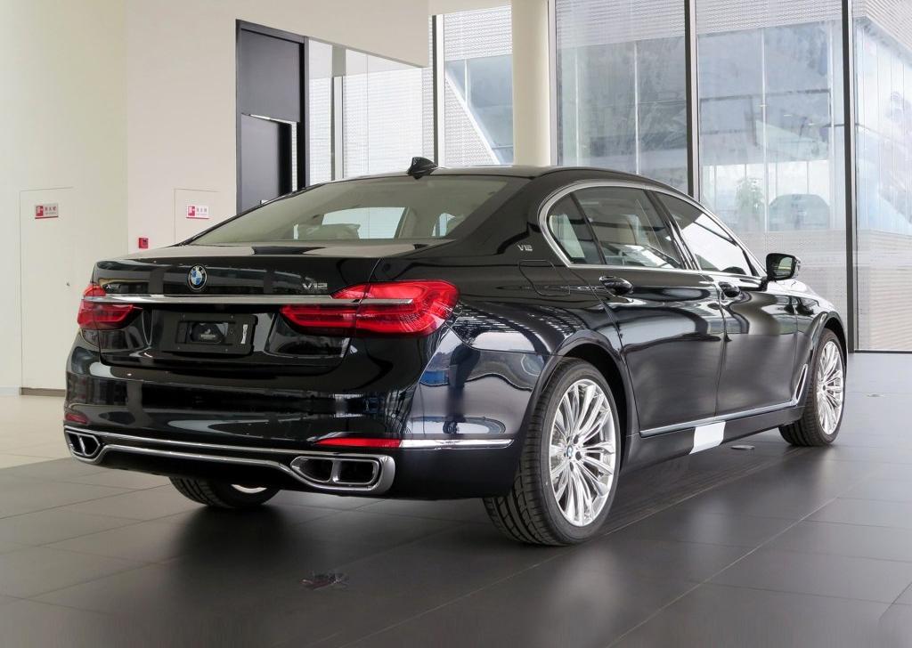 2017款 M760Li xDrive 卓越奢华版